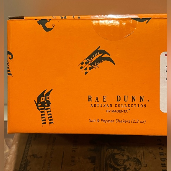 NWT RAE DUNN HALLOWEEN CAULDRON SALT & PEPPER SHAKERS. - Picture 8 of 10